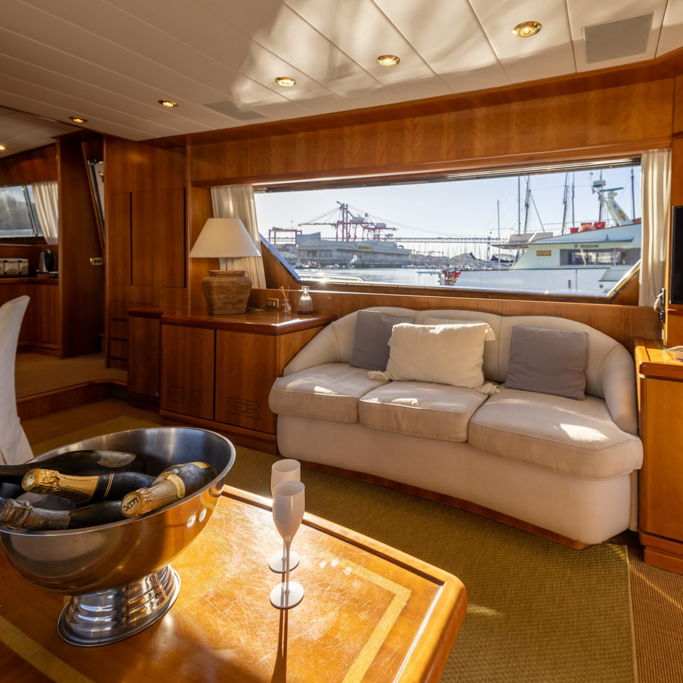Carrousel Interieur Alalunga 640 x 6402
